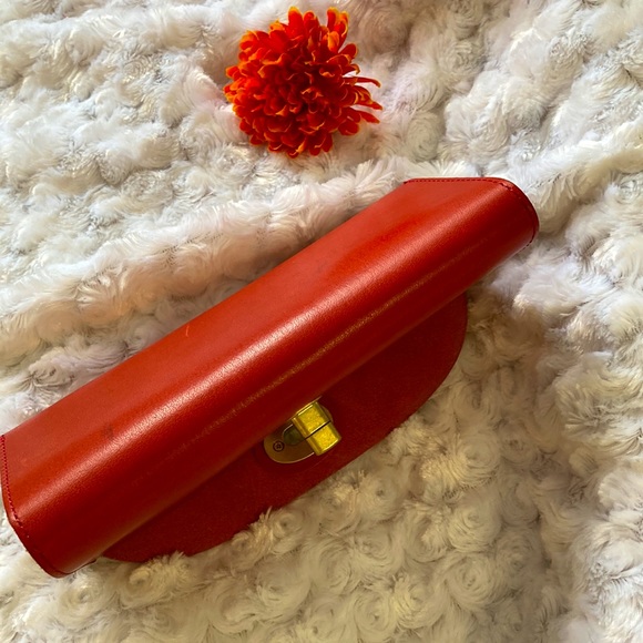 TIDEWAY red leather wallet with turnlock hardware. - Picture 10 of 12